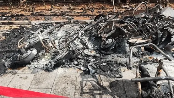 事发赣州南康！电动自行车充电棚内自燃 十余辆车辆被烧毁